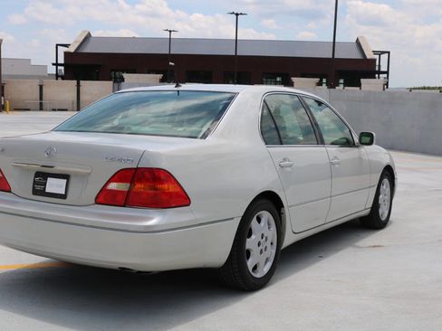 Used 2001 Lexus LS 430 RWD image 51