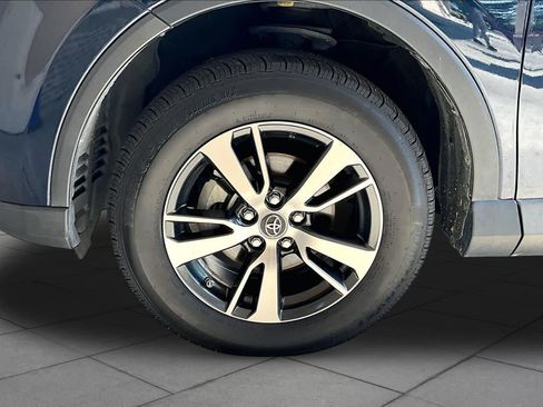 Used 2018 Toyota RAV4 XLE FWD image 11
