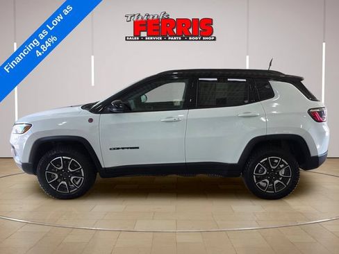 Used 2026 Jeep Compass Trailhawk AWD/4WD image 8