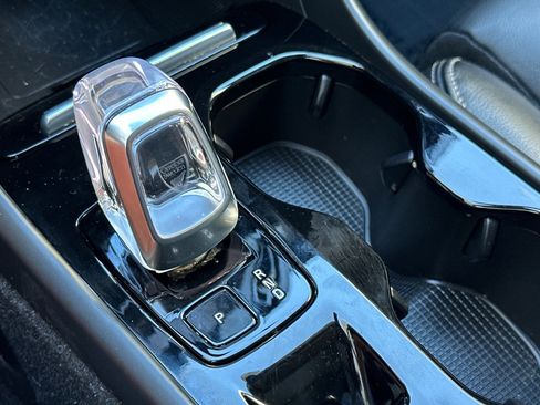 Certified 2023 Volvo XC40 B5 Plus w/ Protection Package Premier image 24