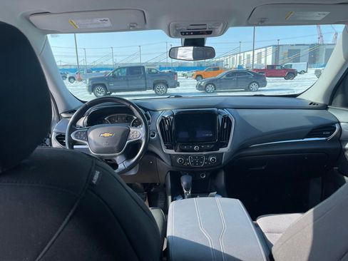 Used 2021 Chevrolet Traverse LT image 19