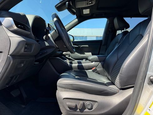 Used 2022 Toyota Highlander XSE AWD/4WD image 12