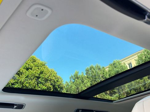 New 2026 Land Rover Range Rover Long Wheelbase SE image 16