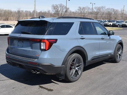 Used 2025 Ford Explorer ST image 13
