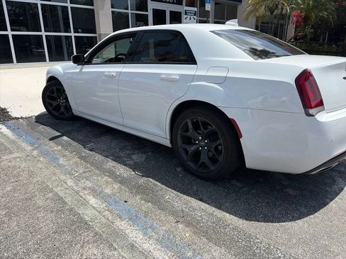 Used 2022 Chrysler 300 Touring L RWD image 5