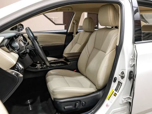 Used 2016 Toyota Avalon XLE FWD image 36