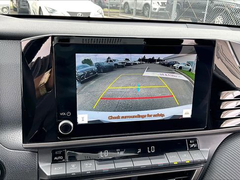 Used 2025 Toyota Camry SE image 25