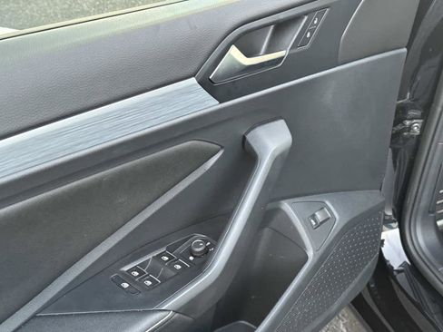 Certified 2025 Volkswagen Jetta Sport image 17