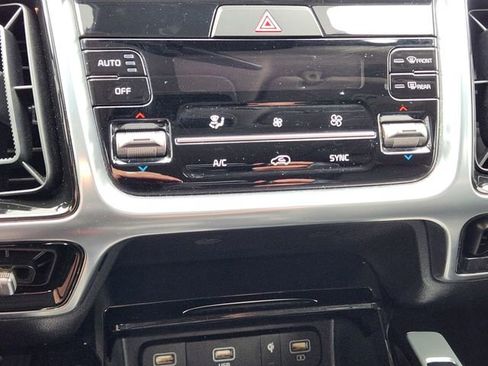 Certified 2022 Kia Sorento SX FWD image 19