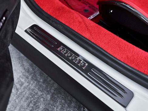 Used 2025 Ferrari SF90 Spider image 39