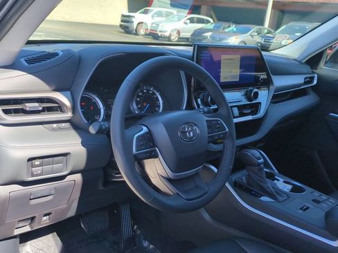 Certified 2026 Toyota Highlander XLE AWD/4WD image 11