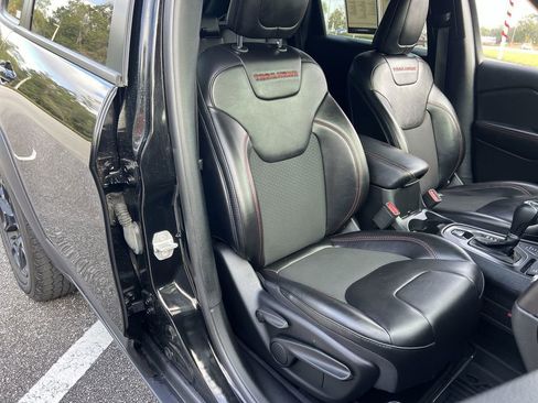 Used 2021 Jeep Cherokee Trailhawk w/ Sun, Sound & Nav Group image 28