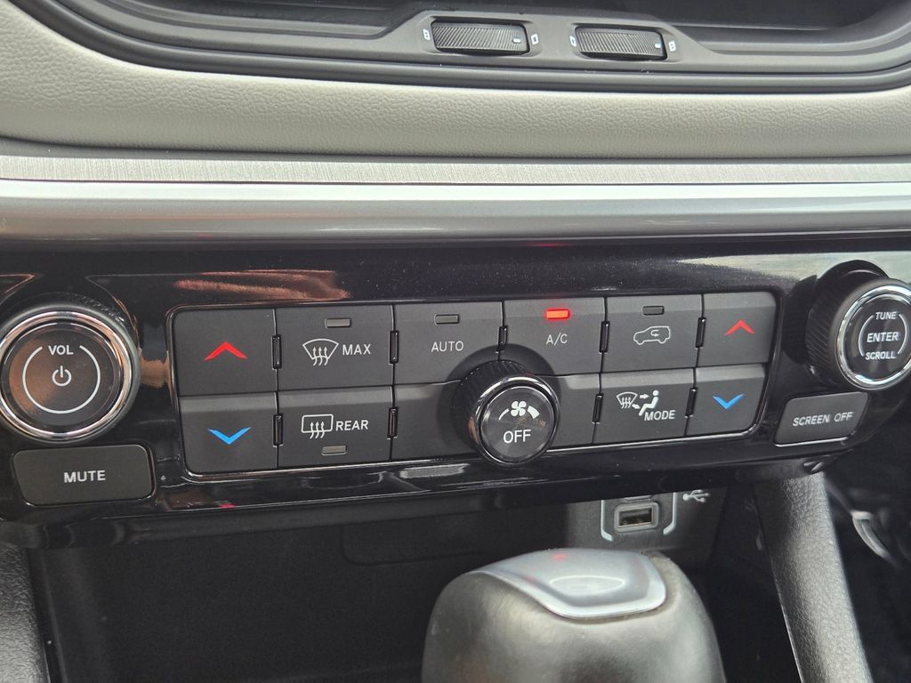 Used 2025 Jeep Compass Limited AWD/4WD image 27