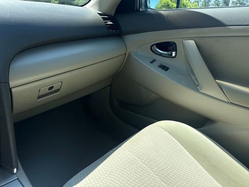 Used 2011 Toyota Camry LE FWD image 17
