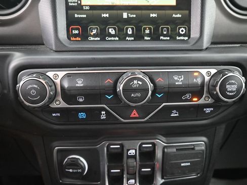 Used 2023 Jeep Wrangler Unlimited w/ Sun & Screen Package AWD/4WD image 16