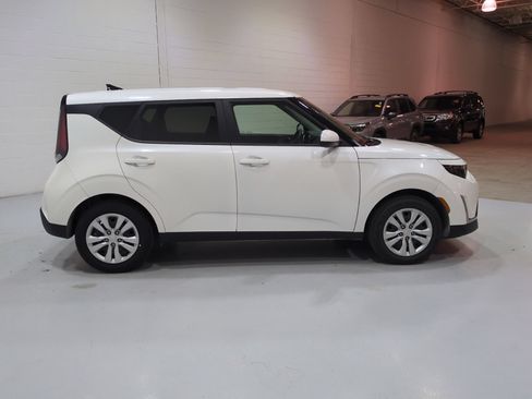 Certified 2023 Kia Soul LX FWD image 2