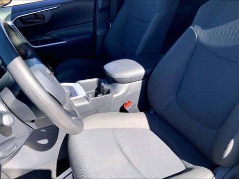 Used 2024 Toyota RAV4 LE image 9