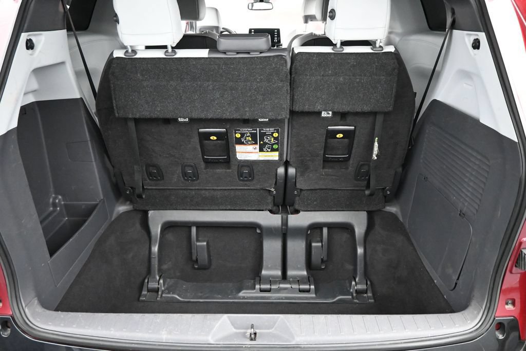 Used 2024 Toyota Sienna XSE FWD image 18