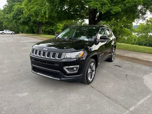 Used 2018 Jeep Compass Limited w/ Navigation Group AWD/4WD image 3