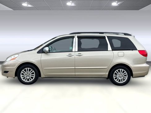 Used 2008 Toyota Sienna LE FWD image 2
