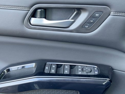 New 2026 Nissan Pathfinder Platinum image 18