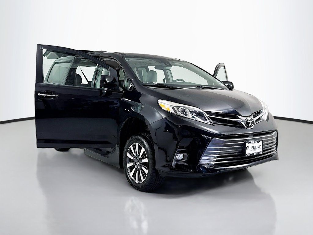 Used 2018 Toyota Sienna Limited FWD image 24