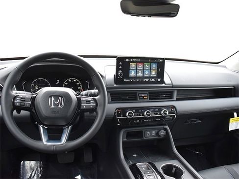 New 2025 Honda Pilot Touring image 18