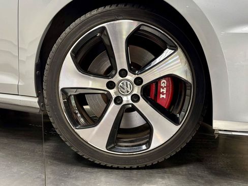 Used 2017 Volkswagen GTI SE FWD image 11