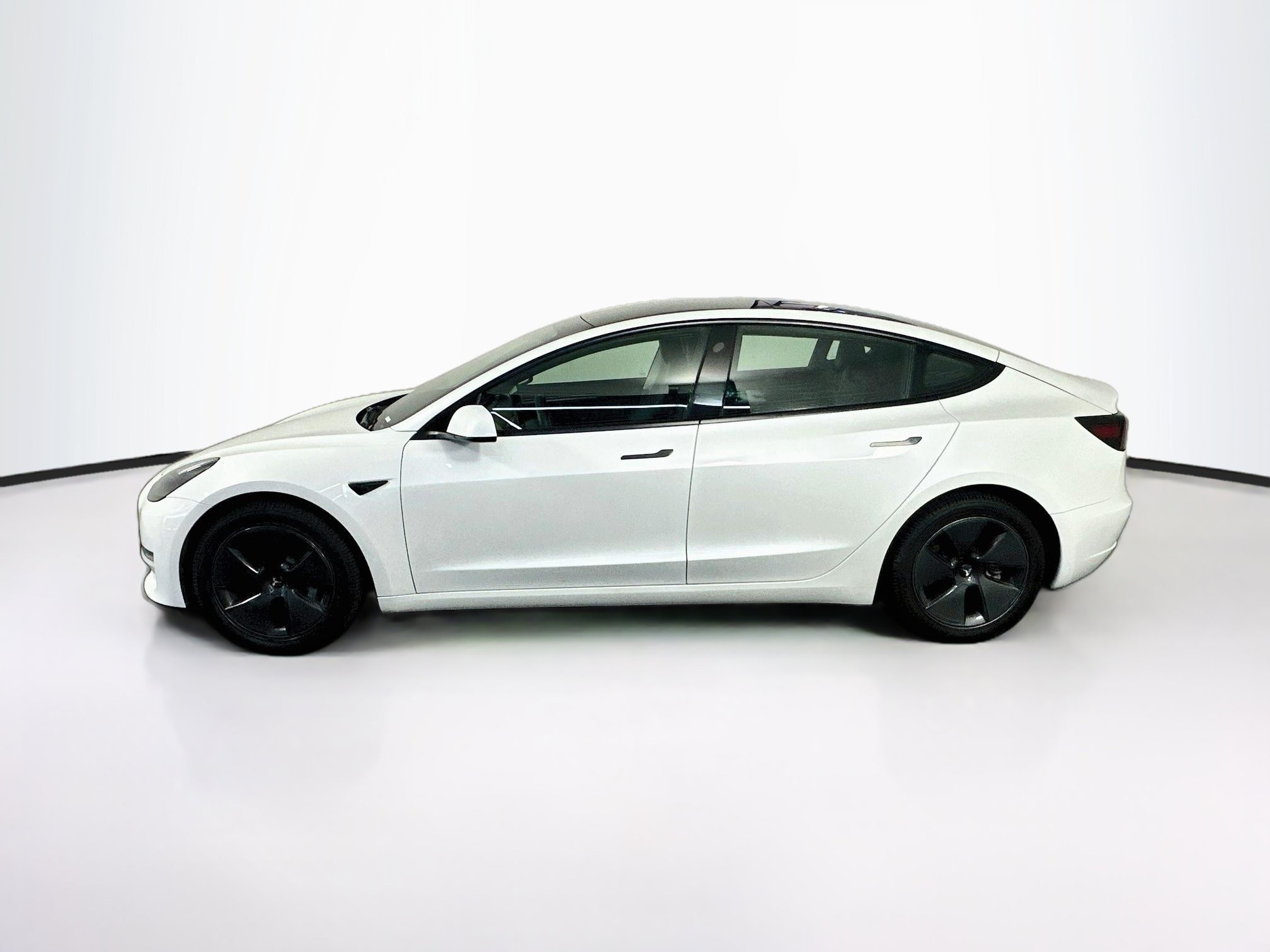 Used 2023 Tesla Model 3 Standard Range RWD image 4