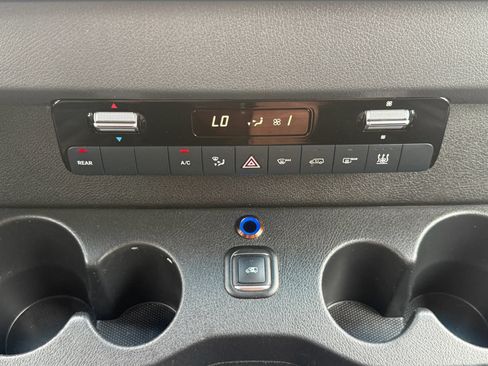 Used 2020 Mercedes-Benz Sprinter 2500 image 30