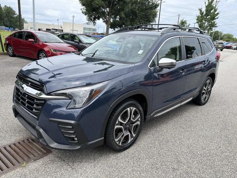 Used 2023 Subaru Ascent Limited w/ Technology Package AWD/4WD image 3