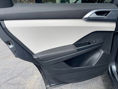 Used 2025 Volkswagen Taos SE image 20