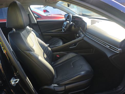 Used 2021 Hyundai Elantra Limited image 14