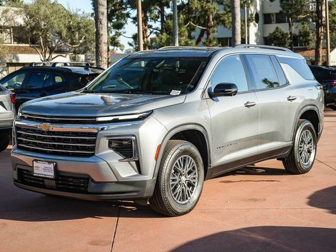 New 2027 Chevrolet Traverse LT w/ Driver Confidence Package FWD image 3