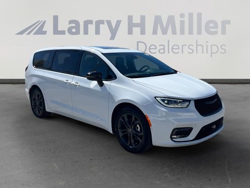 New 2026 Chrysler Pacifica Select image 7