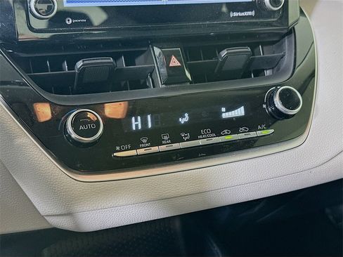Used 2022 Toyota Corolla LE image 14
