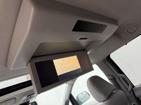 Used 2018 Toyota Sienna XLE Premium w/ Carpet Mat Package image 15