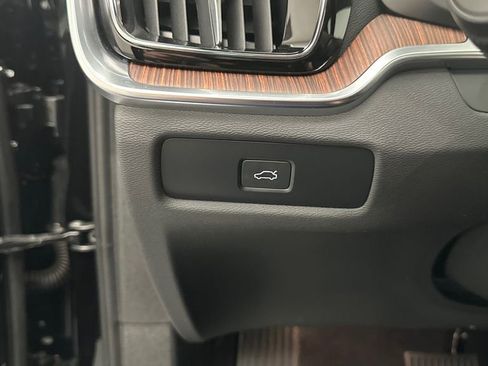 Used 2024 Volvo S60 B5 Plus w/ Climate Package image 28