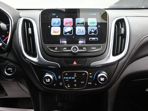 Used 2018 Chevrolet Equinox Premier FWD image 17