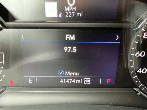 Used 2022 Cadillac XT5 Premium Luxury w/ LPO, Floor Liner Package AWD/4WD image 26