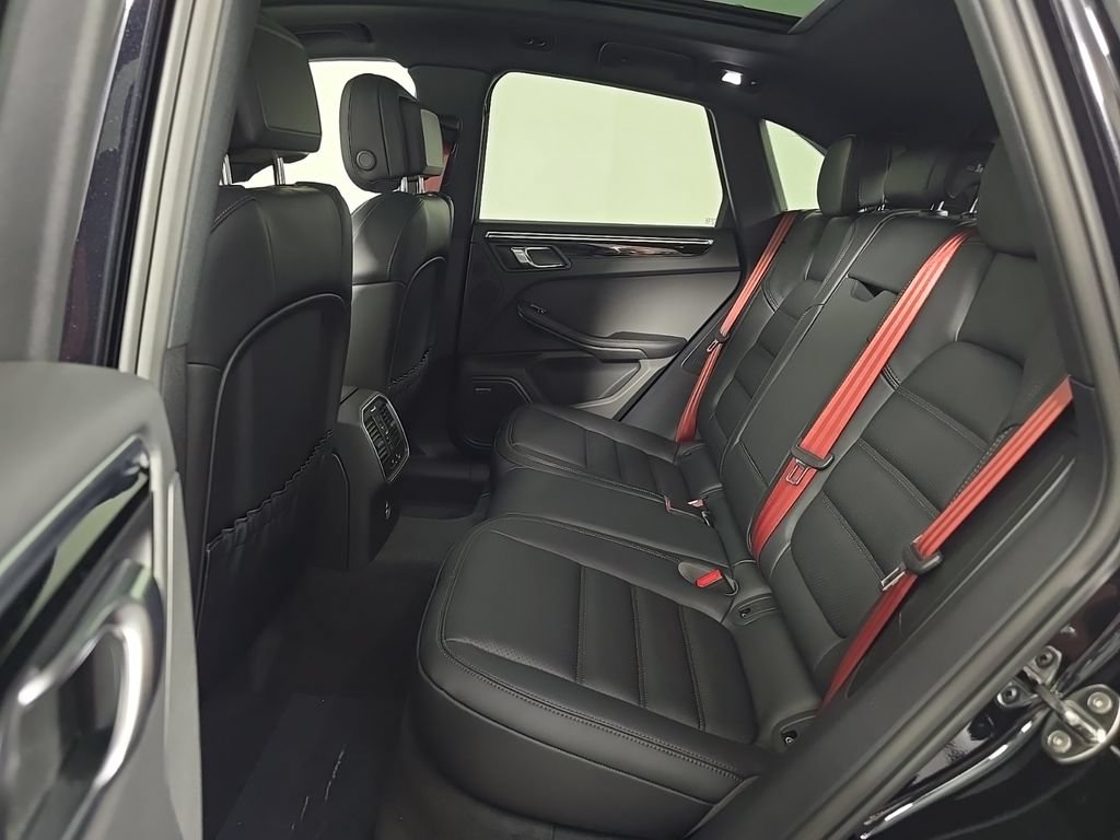 Certified 2026 Porsche Macan Turbo AWD/4WD image 15
