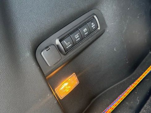 Used 2018 Ford Explorer Platinum AWD/4WD image 18