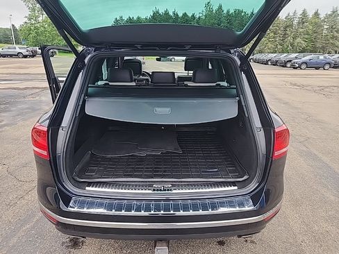Used 2017 Volkswagen Touareg Wolfsburg Edition AWD/4WD image 17
