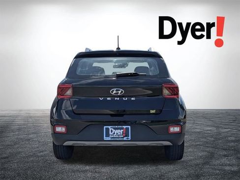 Used 2023 Hyundai Venue SEL FWD image 7