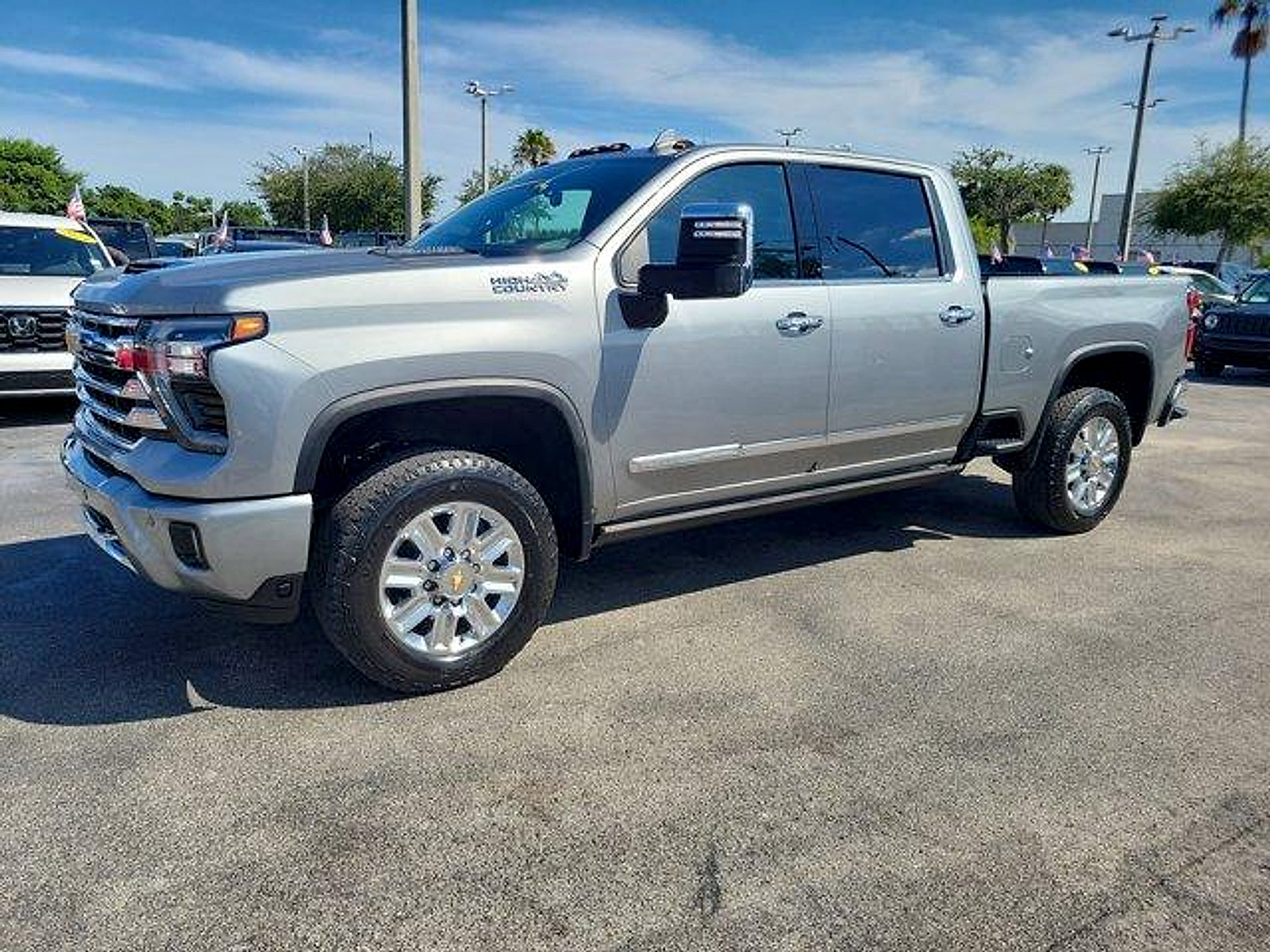 Used 2024 Chevrolet Silverado 2500 High Country w/ High Country Premium Package AWD/4WD image 3