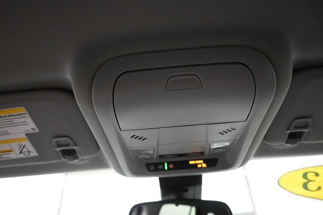 Used 2023 GMC Terrain SLE w/ Driver Convenience Package FWD image 12
