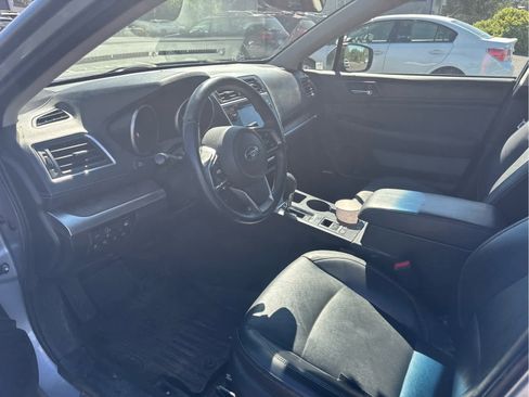 Used 2018 Subaru Outback 3.6R Limited image 11