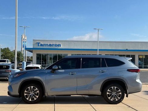 Used 2020 Toyota Highlander XLE AWD/4WD image 6
