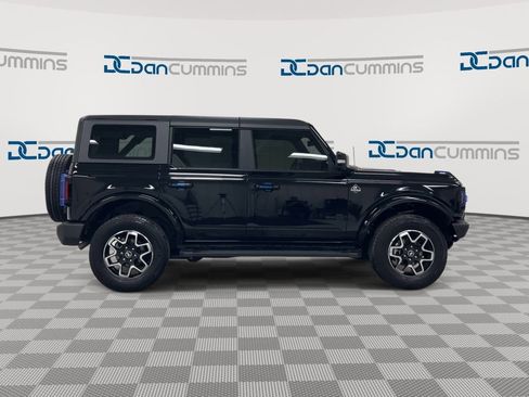 Used 2024 Ford Bronco Outer Banks image 9