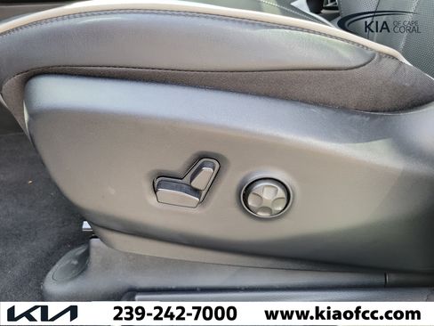 Used 2026 Chrysler Pacifica Limited FWD image 24
